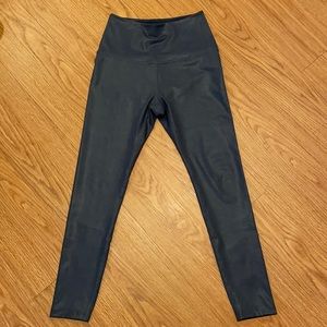 Beyond yoga pearlized high waisted midi legging